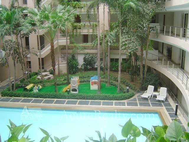 นาวิน คอร์ท (Navin Court)