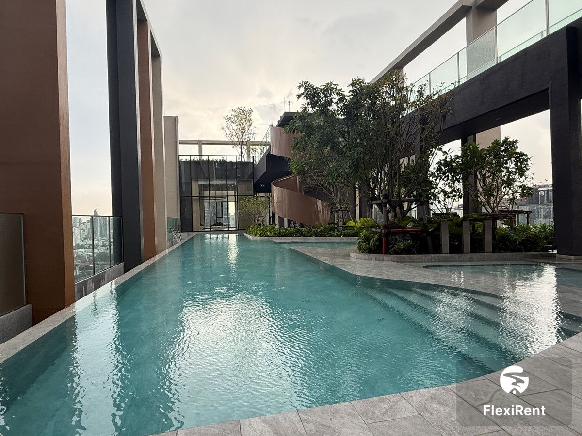 โนเบิล นิว ดิสทริค อาร์ไนน์ (Noble Nue District R9)